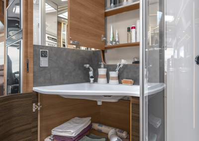 1100_R03_900-LEG_IN_3084