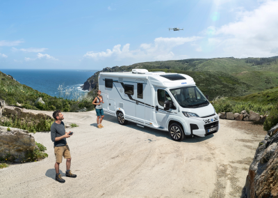 1100_R11_650-MEG_EX_S_2025_People